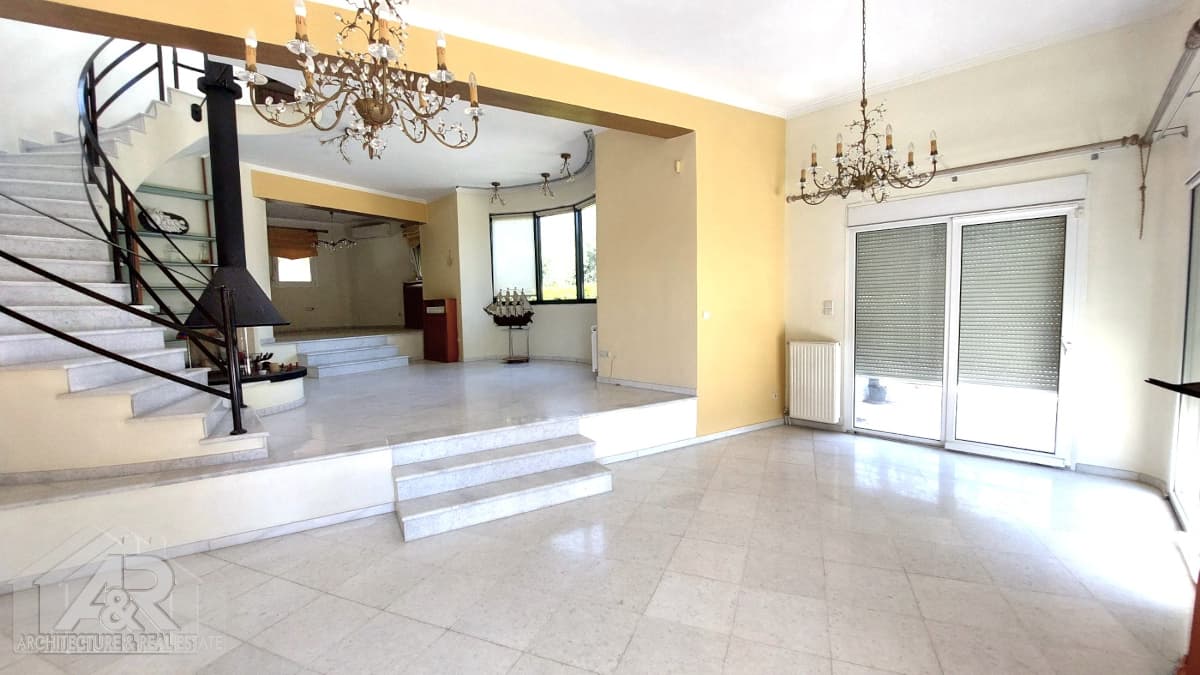 House in Center, Panorama — Photo 8 of 22