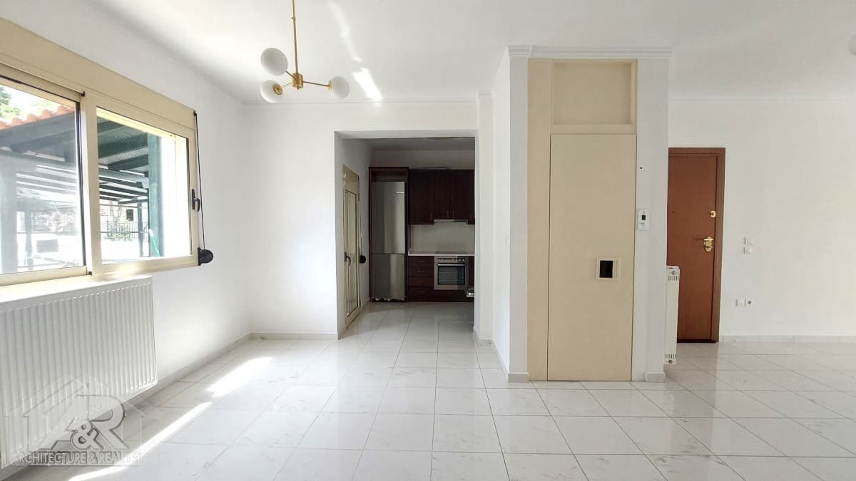 House in Panorama, Panorama — Photo 7 of 30