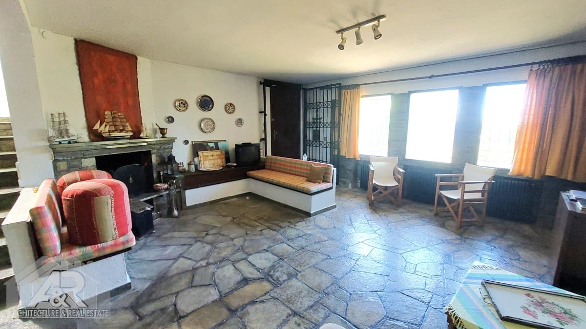 House in Panorama, Panorama — Photo 17 of 19