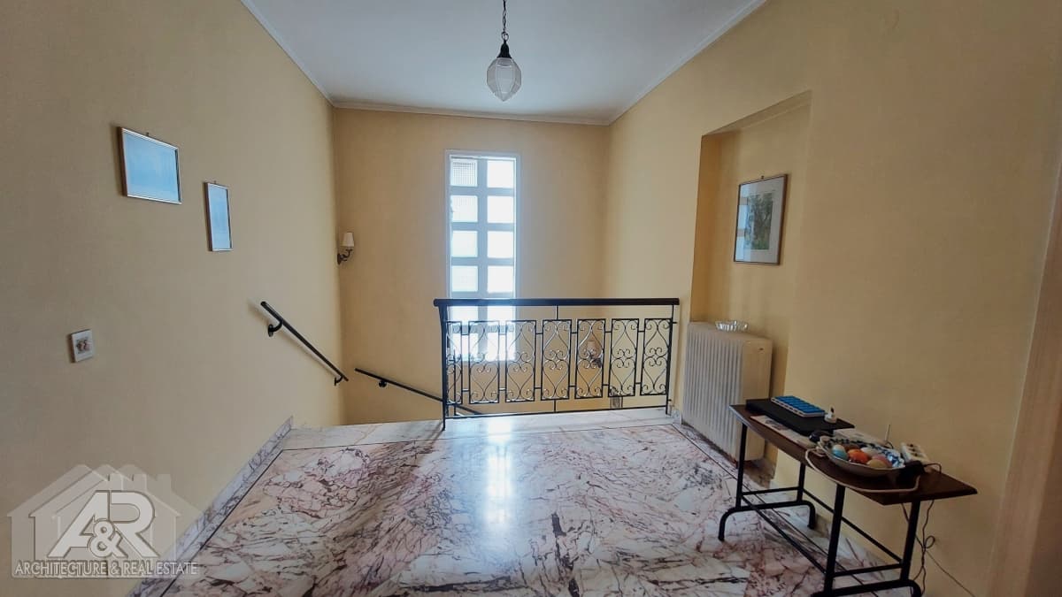 House in Panorama, Panorama — Photo 9 of 19