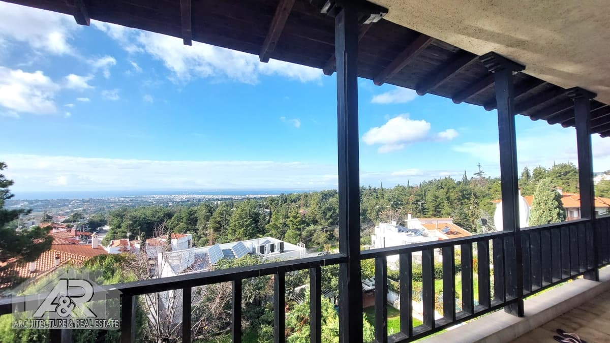 House in Panorama, Panorama — Photo 1 of 24
