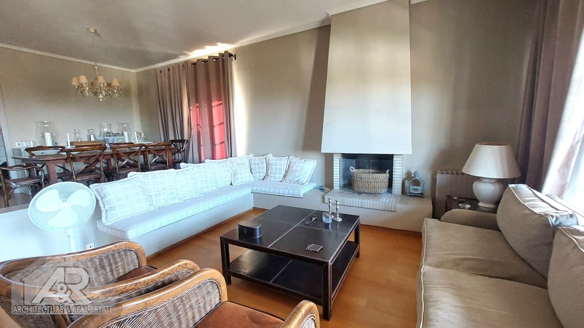 House in Panorama, Panorama — Photo 3 of 24