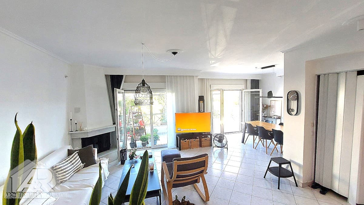 House in Center, Panorama — Photo 1 of 21