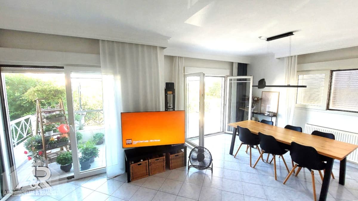 House in Center, Panorama — Photo 3 of 21