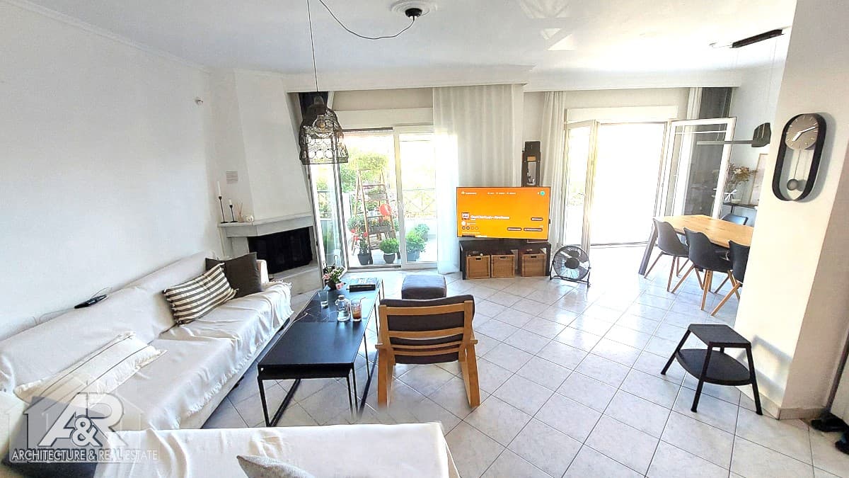 House in Center, Panorama — Photo 2 of 21