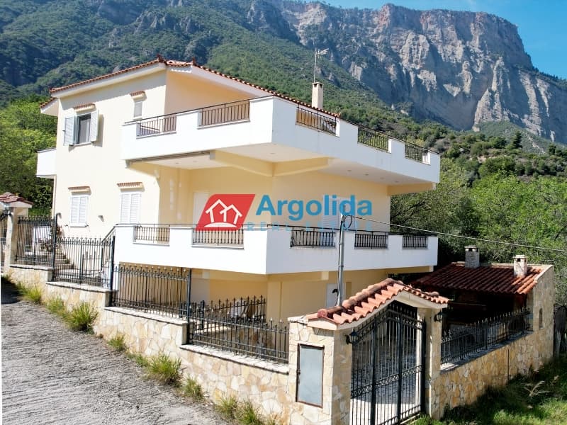 Μονοκατοικία στην Κουμαριάς, Ευρωστίνη — Φωτογραφία 1 από 30