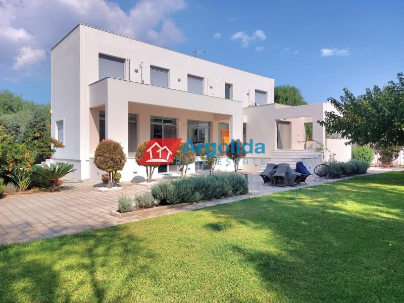 House in Isthmia, Loutraki-Perachora — Photo 1 of 30