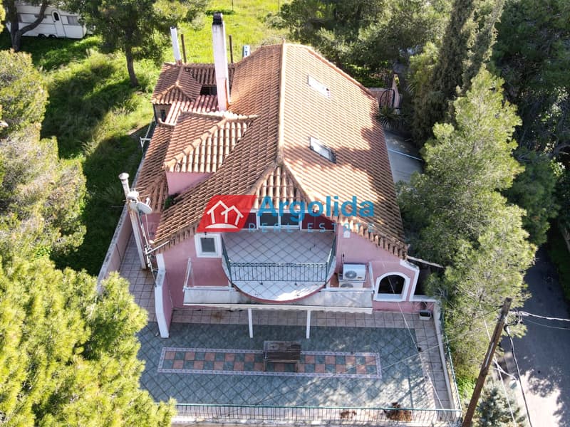 House in Loutraki, Loutraki-Perachora — Photo 1 of 30
