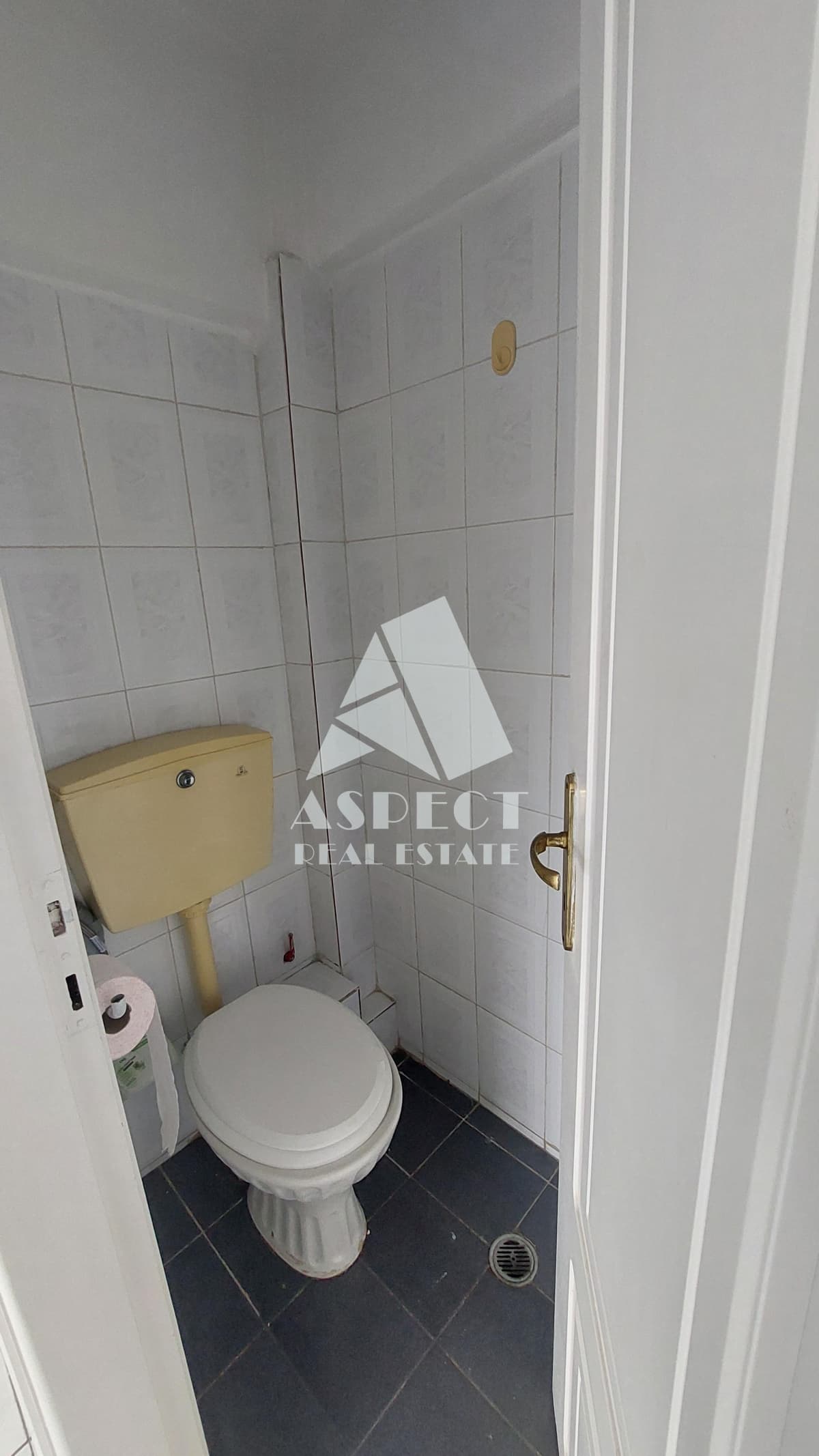 Office in Center, Melissia — Photo 11 of 14