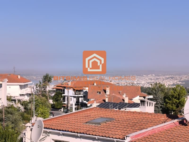 House in Panorama, Panorama — Photo 1 of 30
