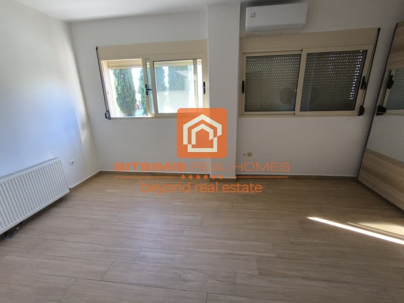 House in Panorama, Panorama — Photo 26 of 30