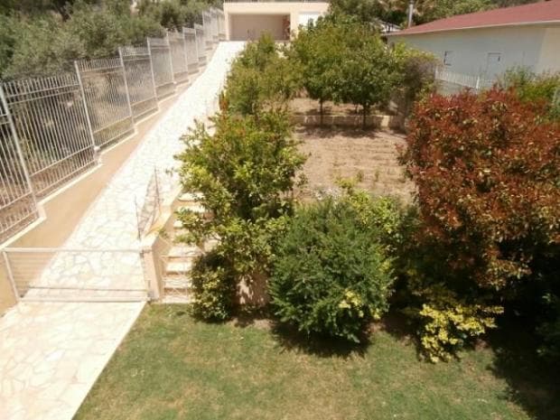 House in Lamprika, Koropi — Photo 1 of 11