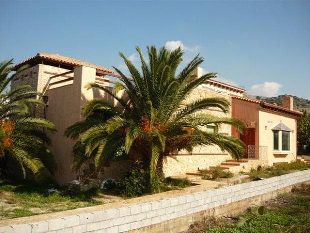 House in Kalivia, Kalivia Thorikou — Photo 1 of 17