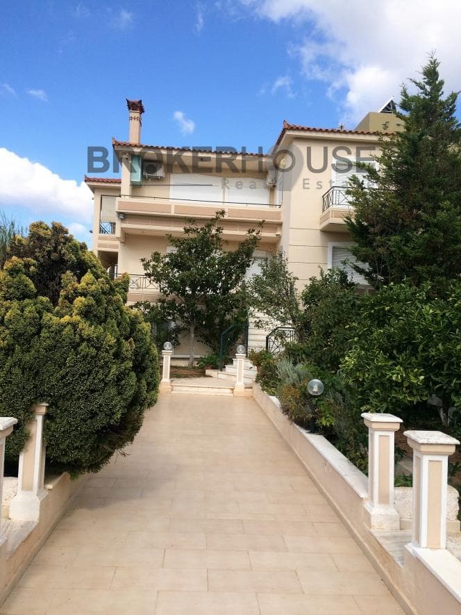 House in Lofos Kselaftaki, Kalivia Thorikou — Photo 1 of 11