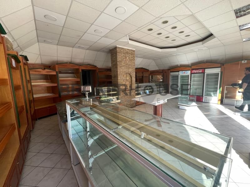 Retail Store in Nea Elvetia, Vironas — Photo 5 of 9