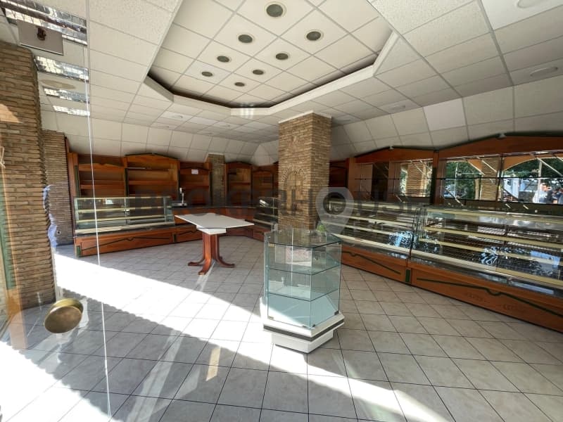 Retail Store in Nea Elvetia, Vironas — Photo 4 of 9