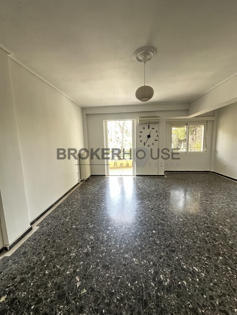 Apartment in Tsakos, Agia Paraskevi — Photo 1 of 10