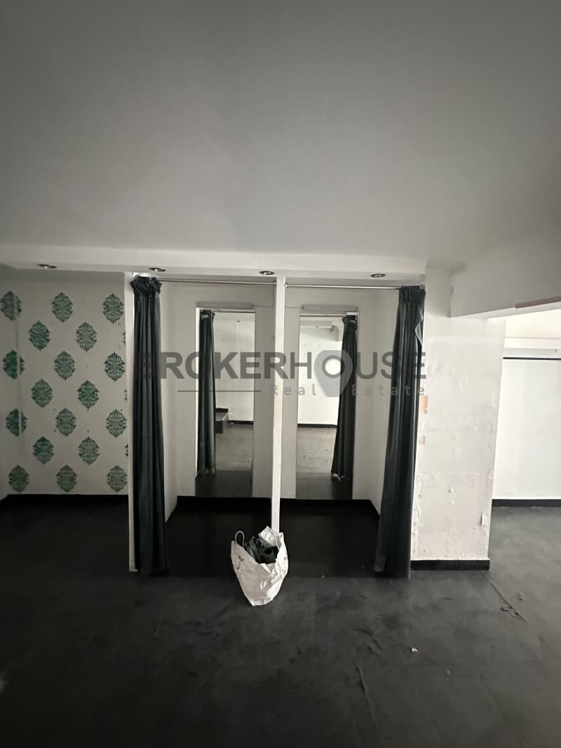 Retail Store in Orio Agias Varvaras, Koridallos — Photo 3 of 4