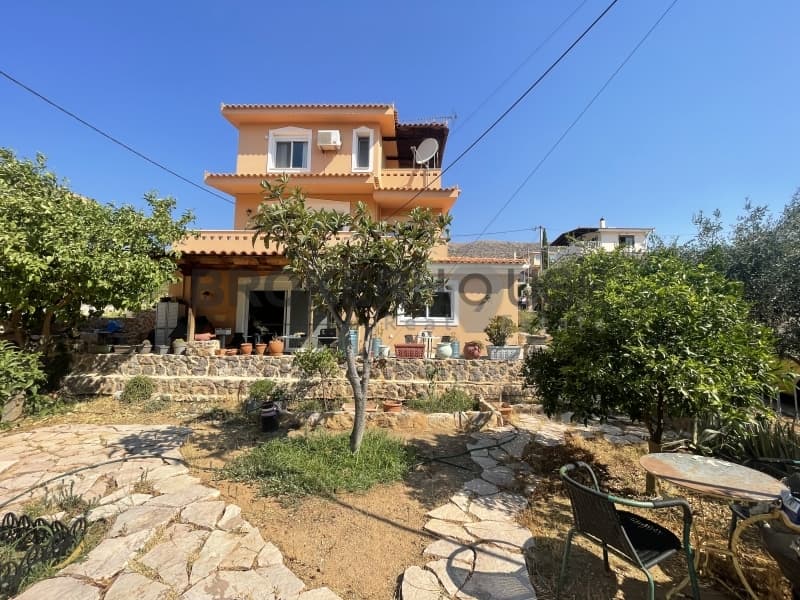 House in Anavyssos Center, Anavissos — Photo 1 of 30