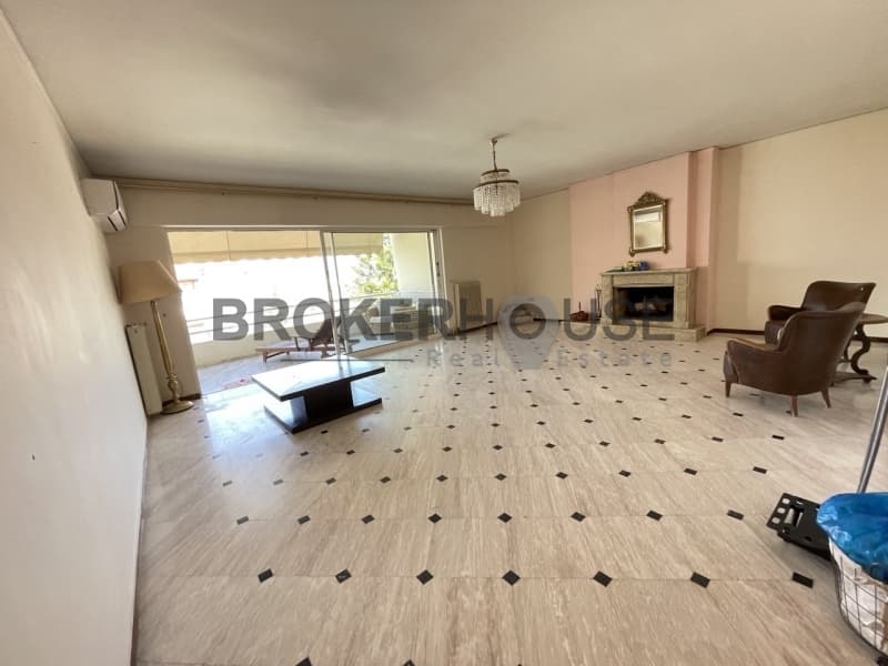 Apartment in Pigadakia, Voula — Photo 1 of 24