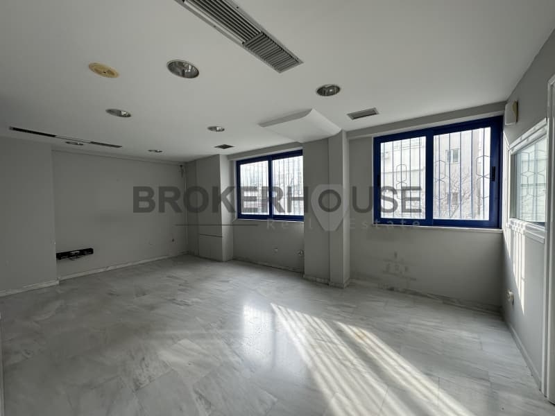 Office in Freattida, Piraeus — Photo 1 of 10