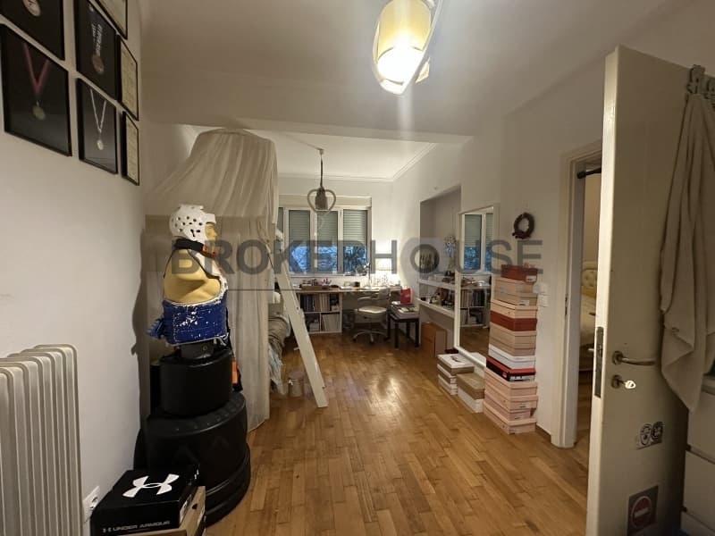 Apartment in Kareas, Vironas — Photo 9 of 15