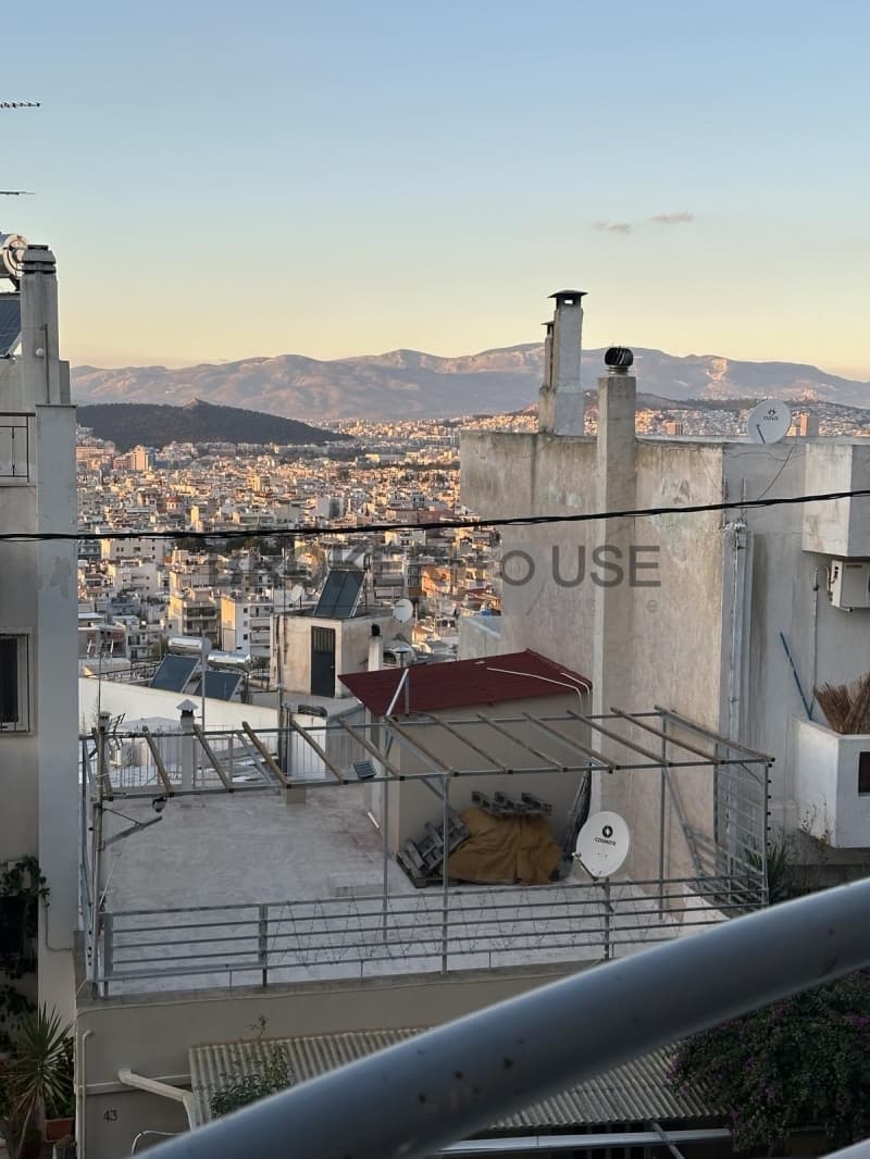 Apartment in Kareas, Vironas — Photo 14 of 15