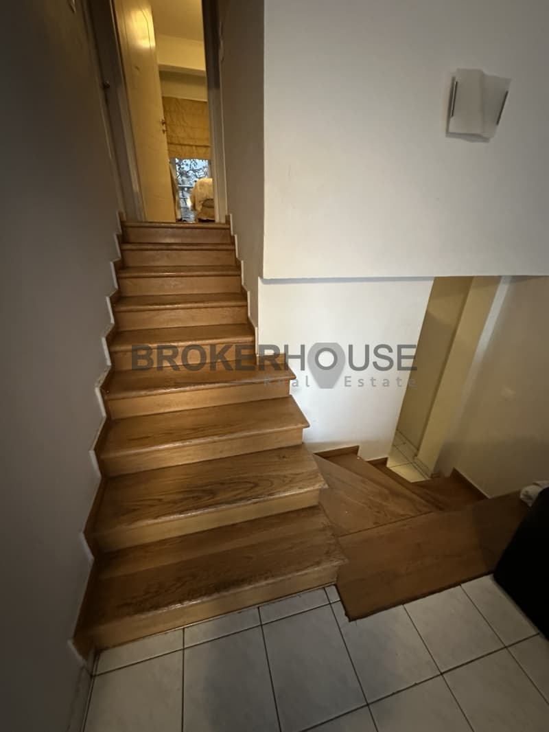 Apartment in Kareas, Vironas — Photo 13 of 15