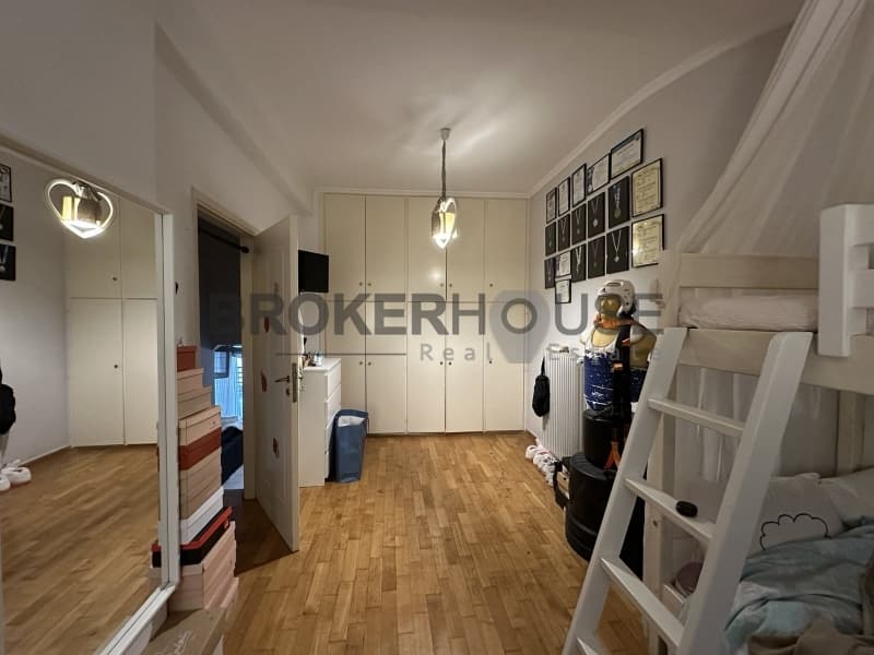 Apartment in Kareas, Vironas — Photo 11 of 15