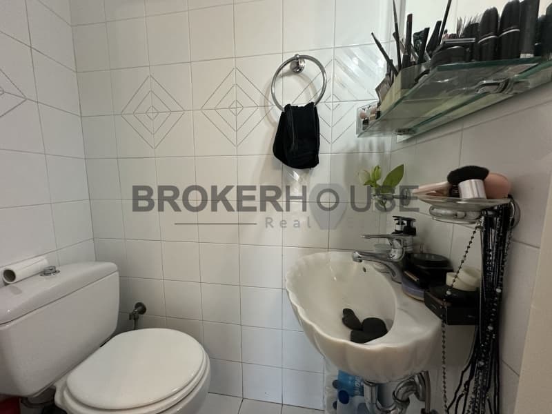 Apartment in Kareas, Vironas — Photo 6 of 15