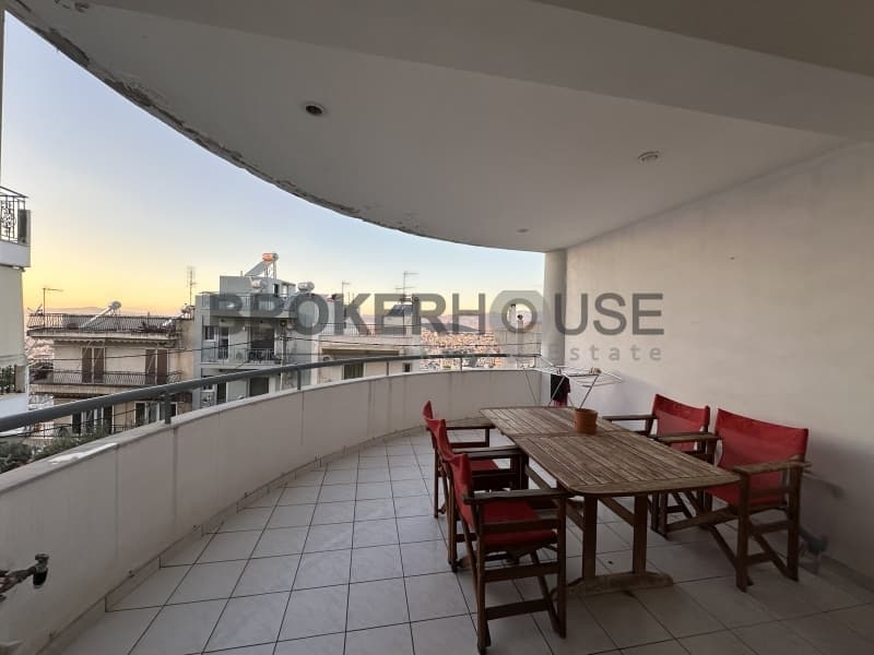 Apartment in Kareas, Vironas — Photo 10 of 15
