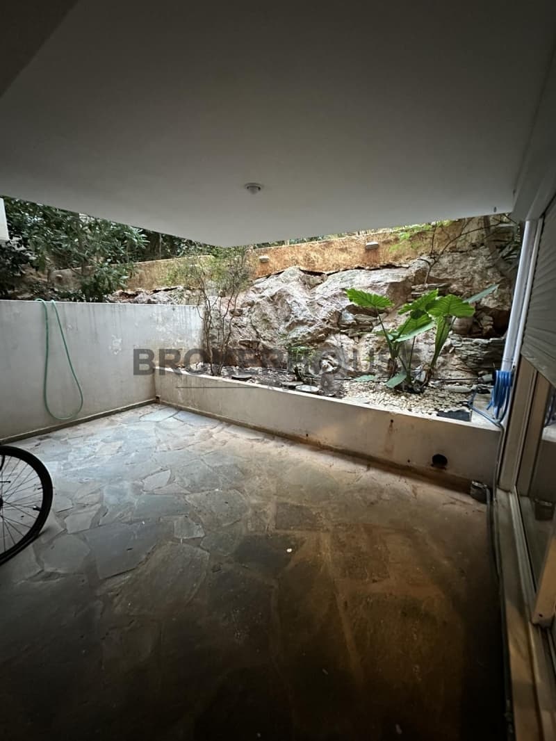 Apartment in Kareas, Vironas — Photo 12 of 15