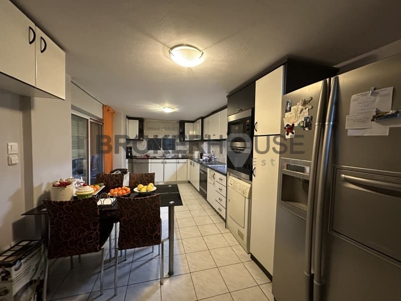 Apartment in Kareas, Vironas — Photo 5 of 15