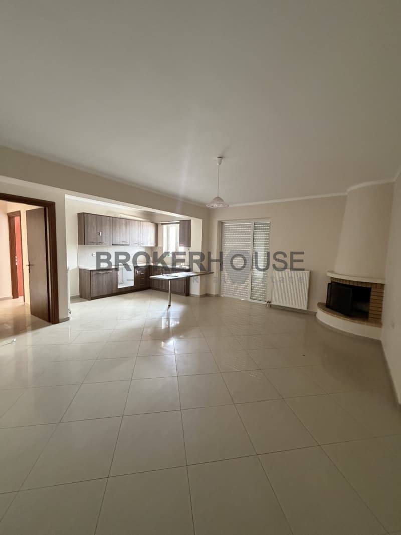 Apartment in Megala Sxoinia A, Acharnes — Photo 1 of 10