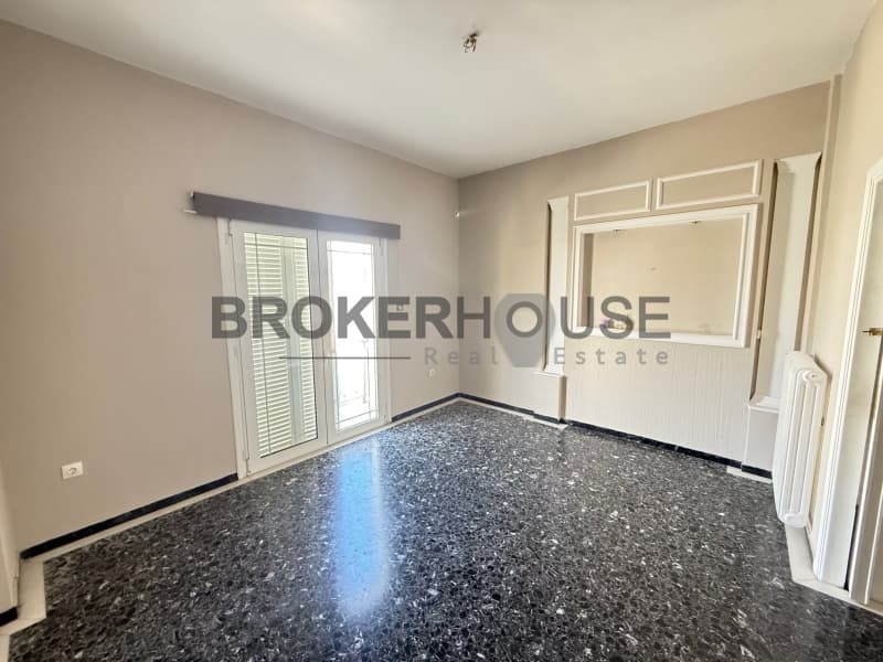 Apartment in Center, Rafina — Photo 2 of 14