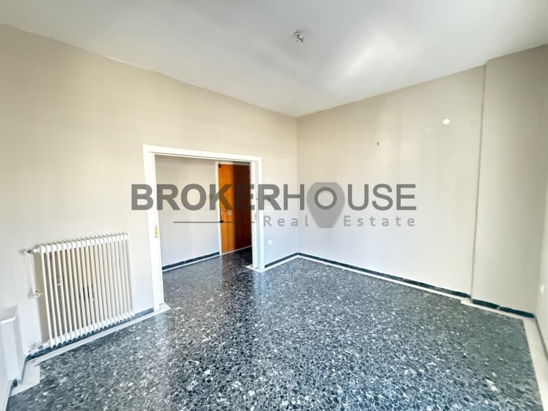 Apartment in Center, Rafina — Photo 1 of 14