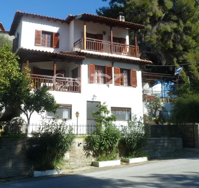 House in Loutra, Pallini — Photo 2 of 30