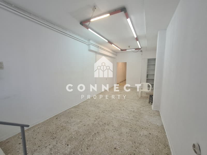 Retail Store in Perivolia, Galatsi — Photo 1 of 7