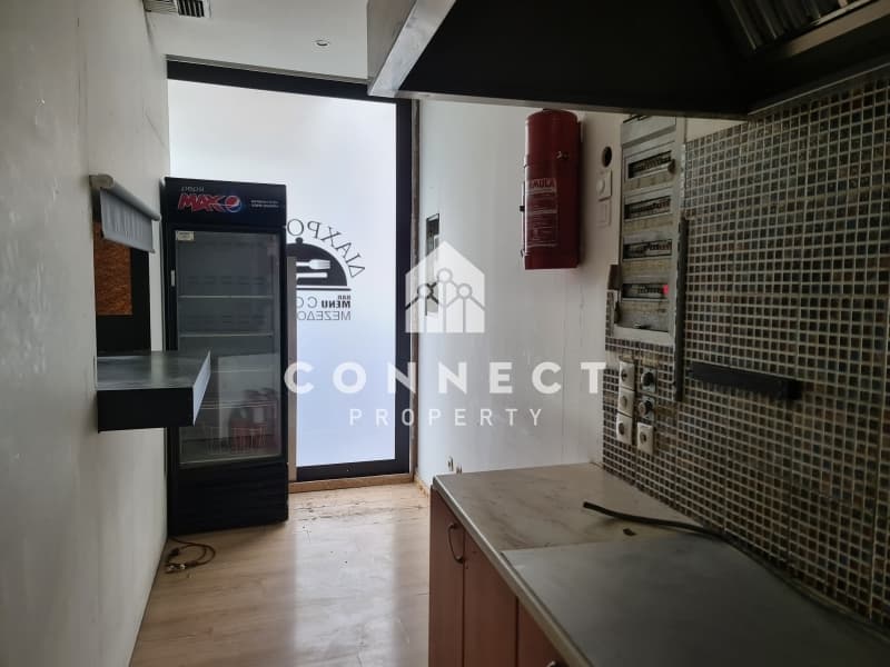 Retail Store in Center, Nea Ionia — Photo 12 of 16