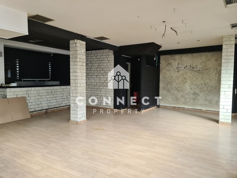 Retail Store in Center, Nea Ionia — Photo 6 of 16