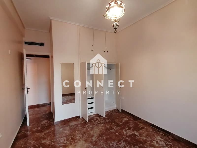 Apartment in Zoodochos Pigi, Vironas — Photo 16 of 21