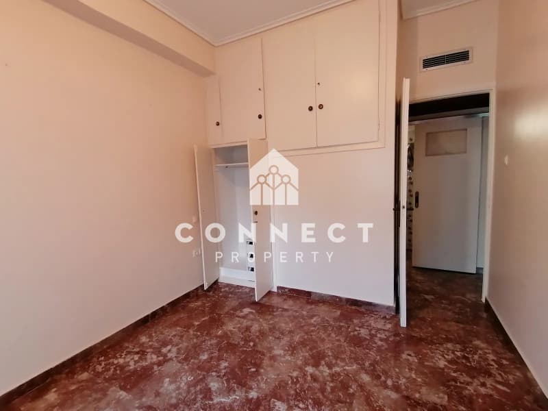 Apartment in Zoodochos Pigi, Vironas — Photo 15 of 21