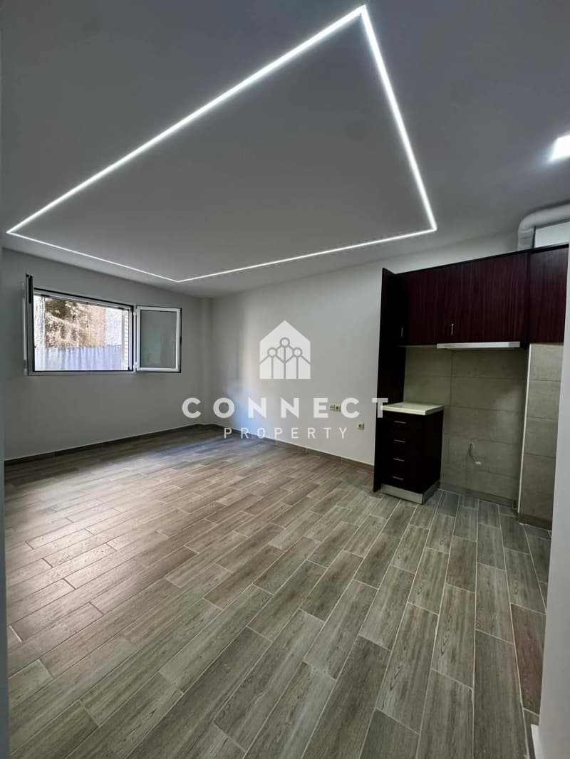 Apartment in Zoodochos Pigi, Vironas — Photo 1 of 10