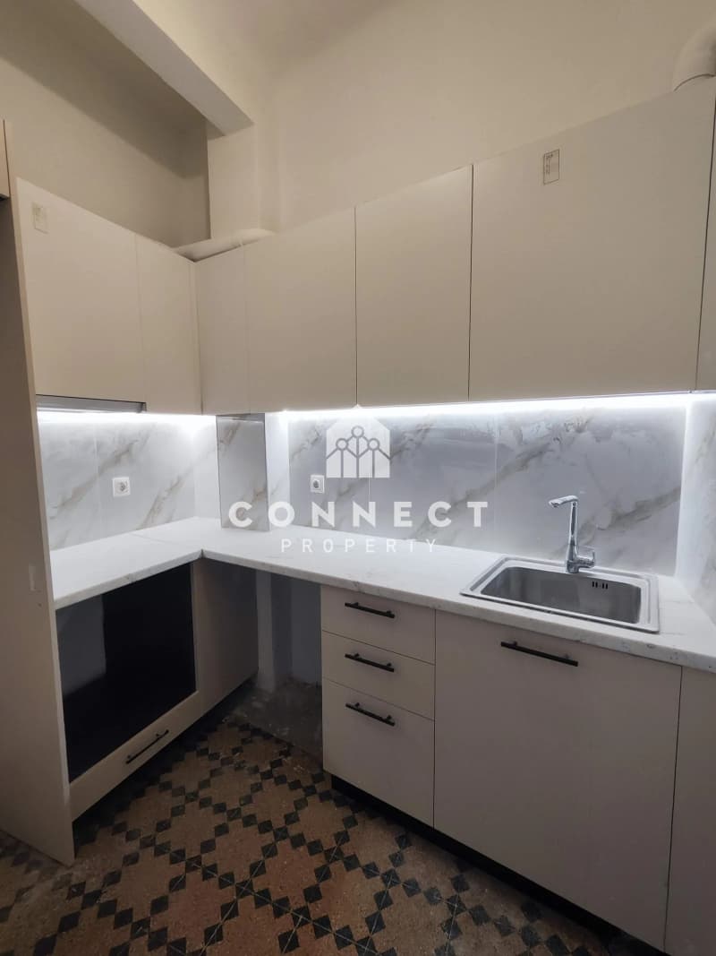 Apartment in Center, Neos Kosmos — Photo 1 of 10