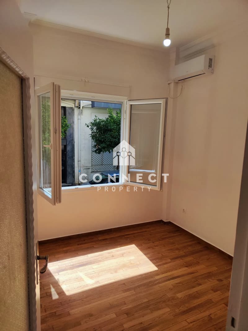 Apartment in Center, Neos Kosmos — Photo 2 of 10