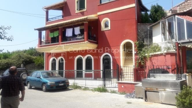 Retail Store in Achilleio, Corfu — Photo 1 of 8