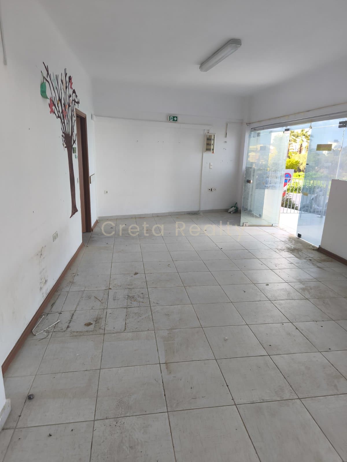 Retail Store in Ammoudara, Gazi — Photo 2 of 8