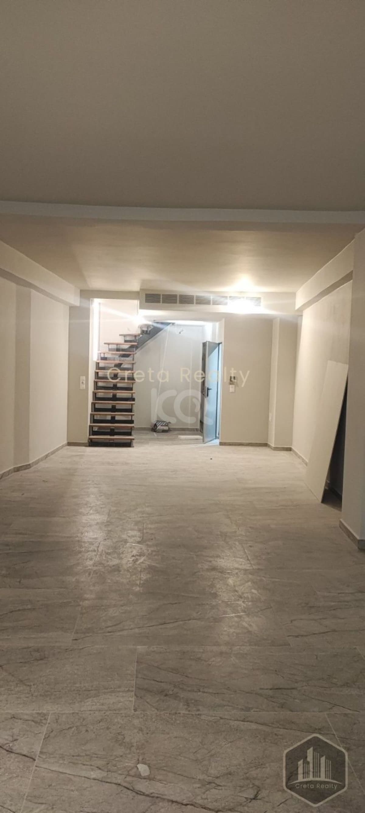 Retail Store in Moni Odigitrias, Heraclion Cretes — Photo 1 of 6