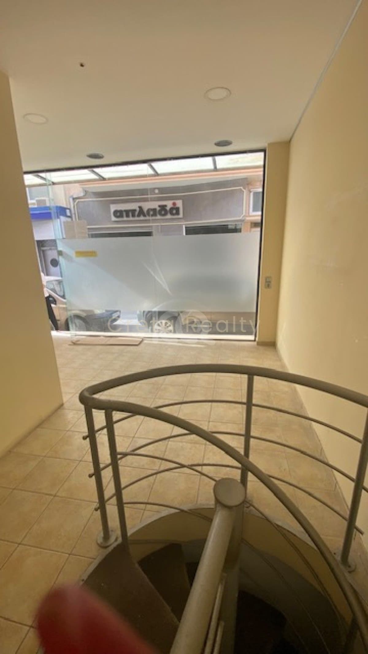 Retail Store in Kainouria Porta, Heraclion Cretes — Photo 1 of 6