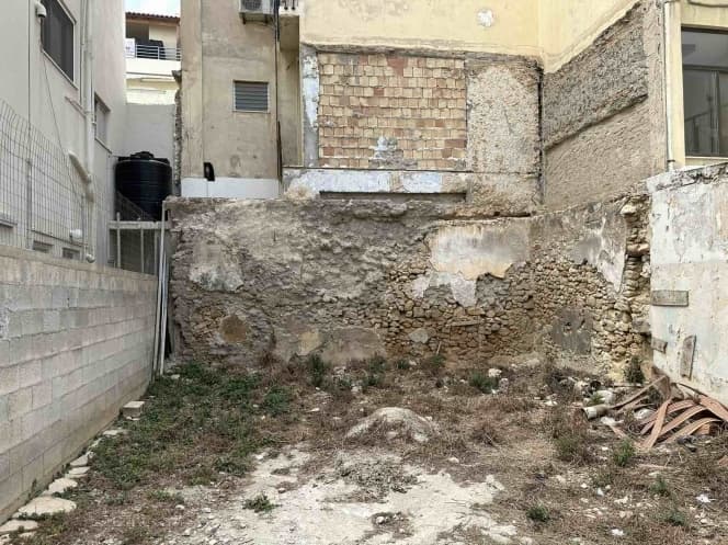 Building Plot in Center, Heraclion Cretes — Photo 2 of 2